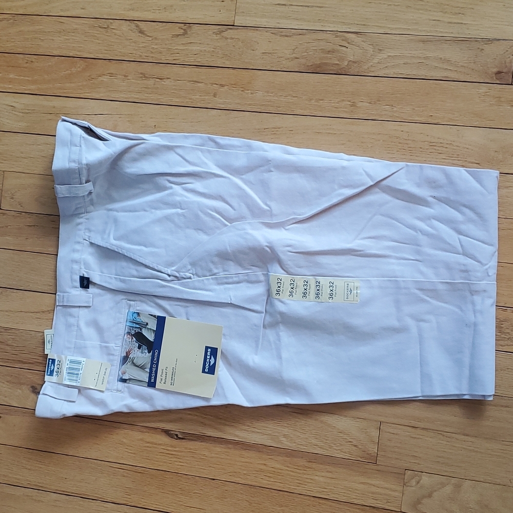 Dockers Khaki